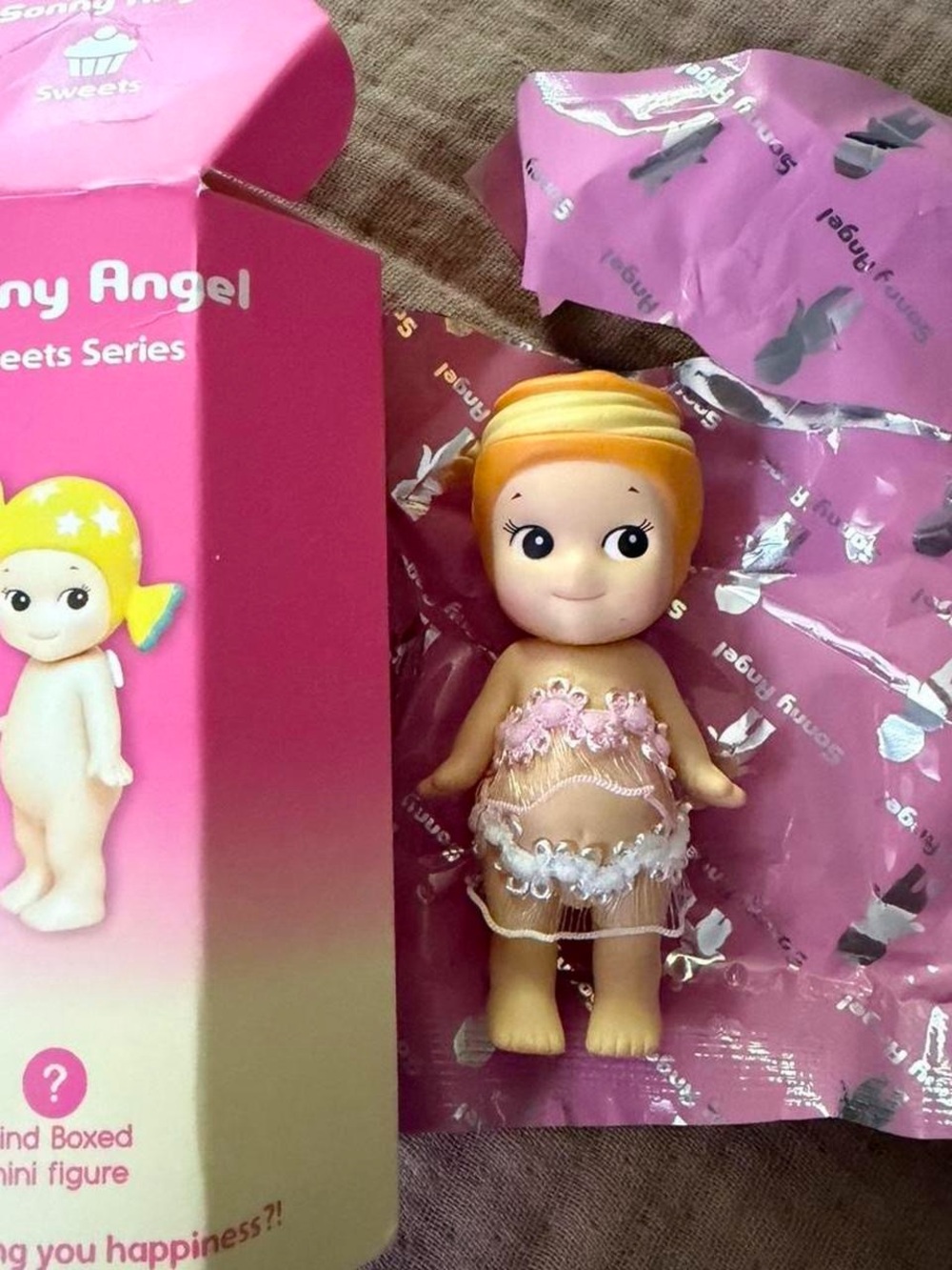 Authentic sonny angel Sweets Series (cream puff)